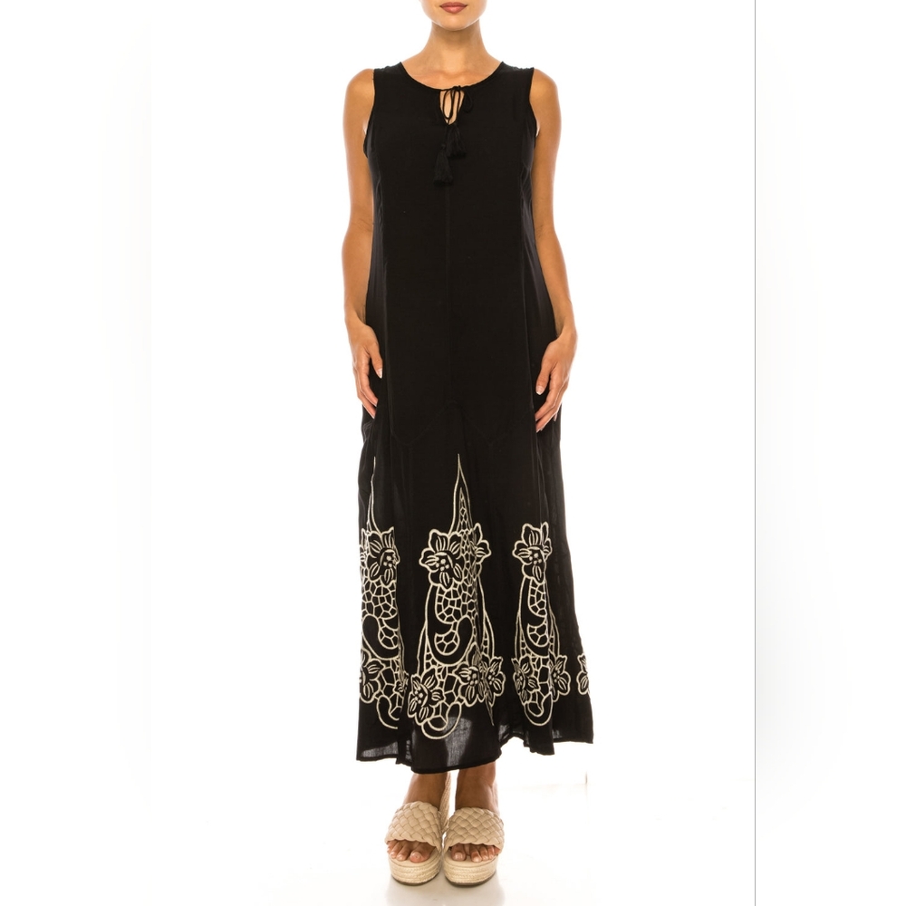Paparazzi Sleeveless Floral Embroidered Maxi Dress(3300MAD)